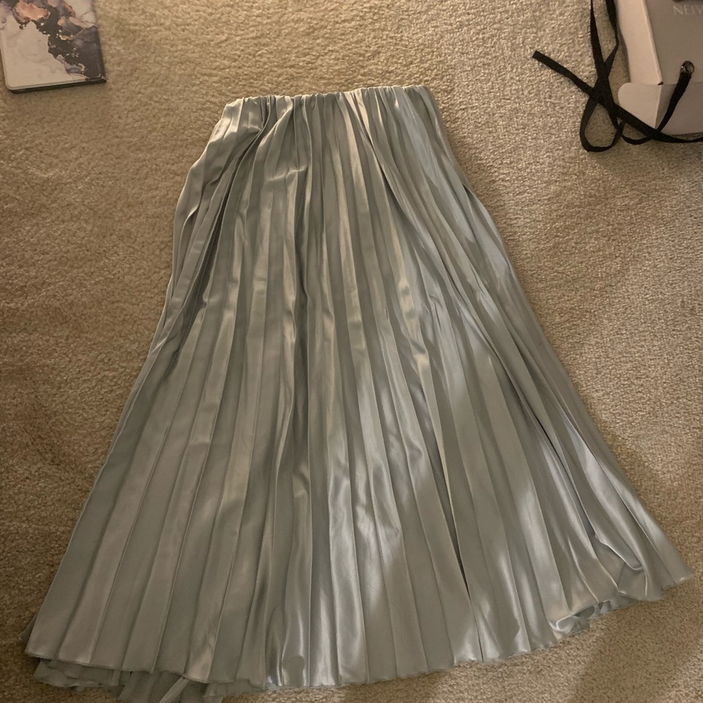 H&M Mint Green Pleated Skirt Maxi (Like New)
